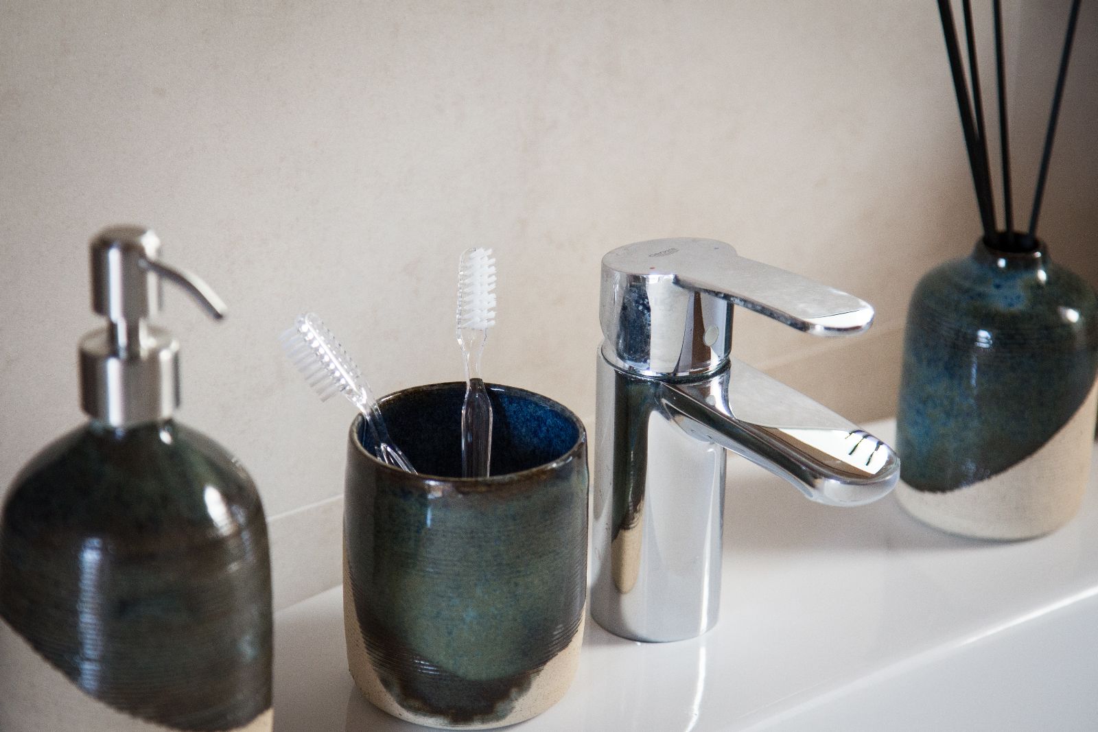 set da bagno dispenser sapone, porta spazzolini, diffusore 4