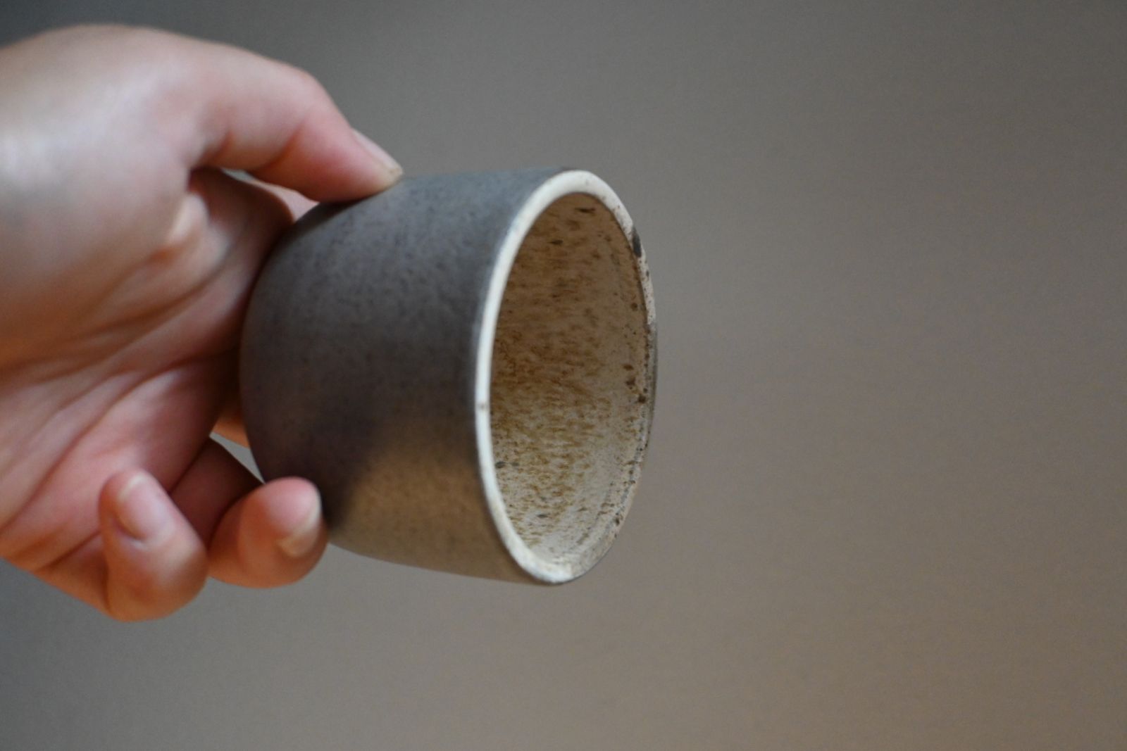 coppia di tazzine in gres grigio 2