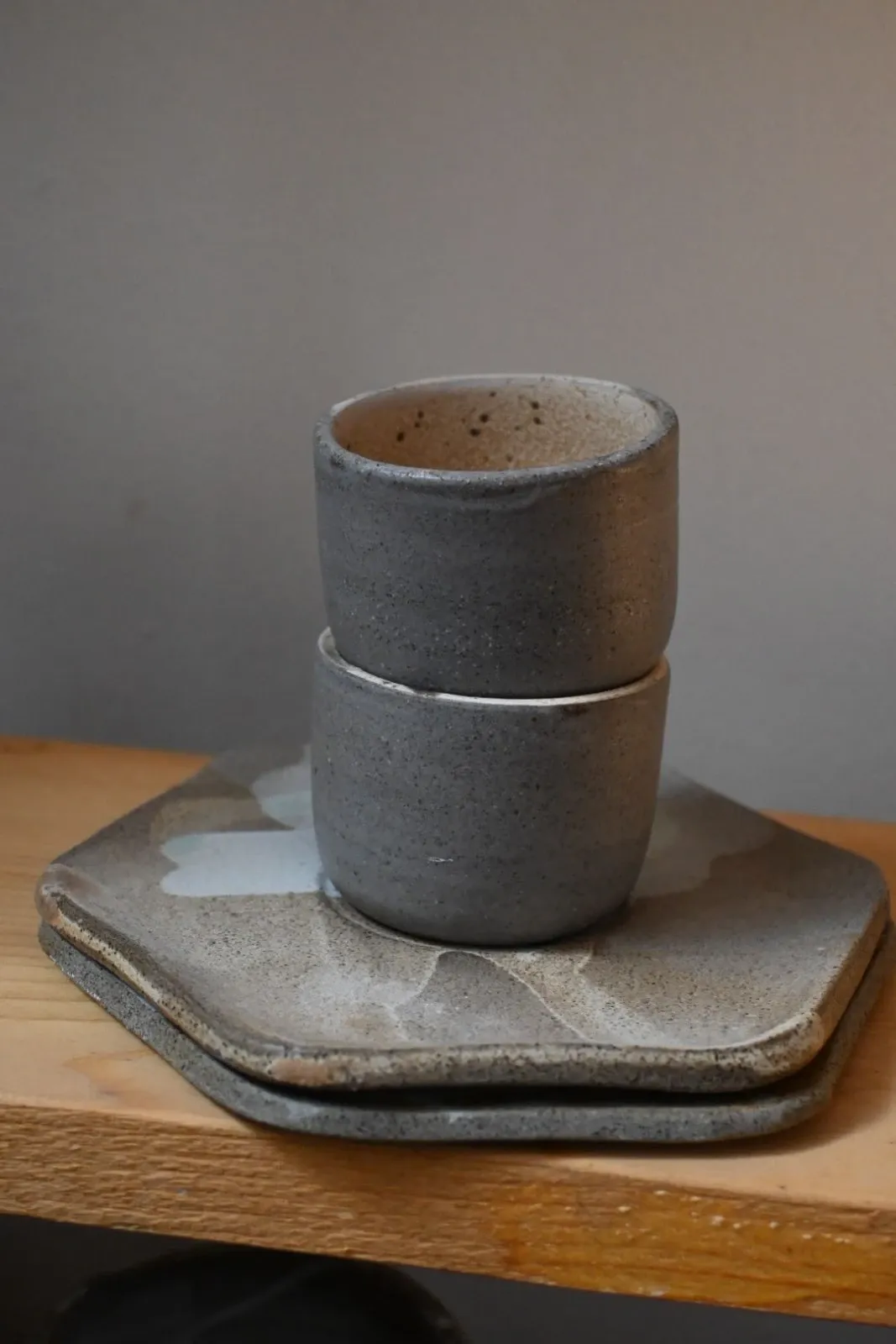 coppia di tazzine in gres grigio